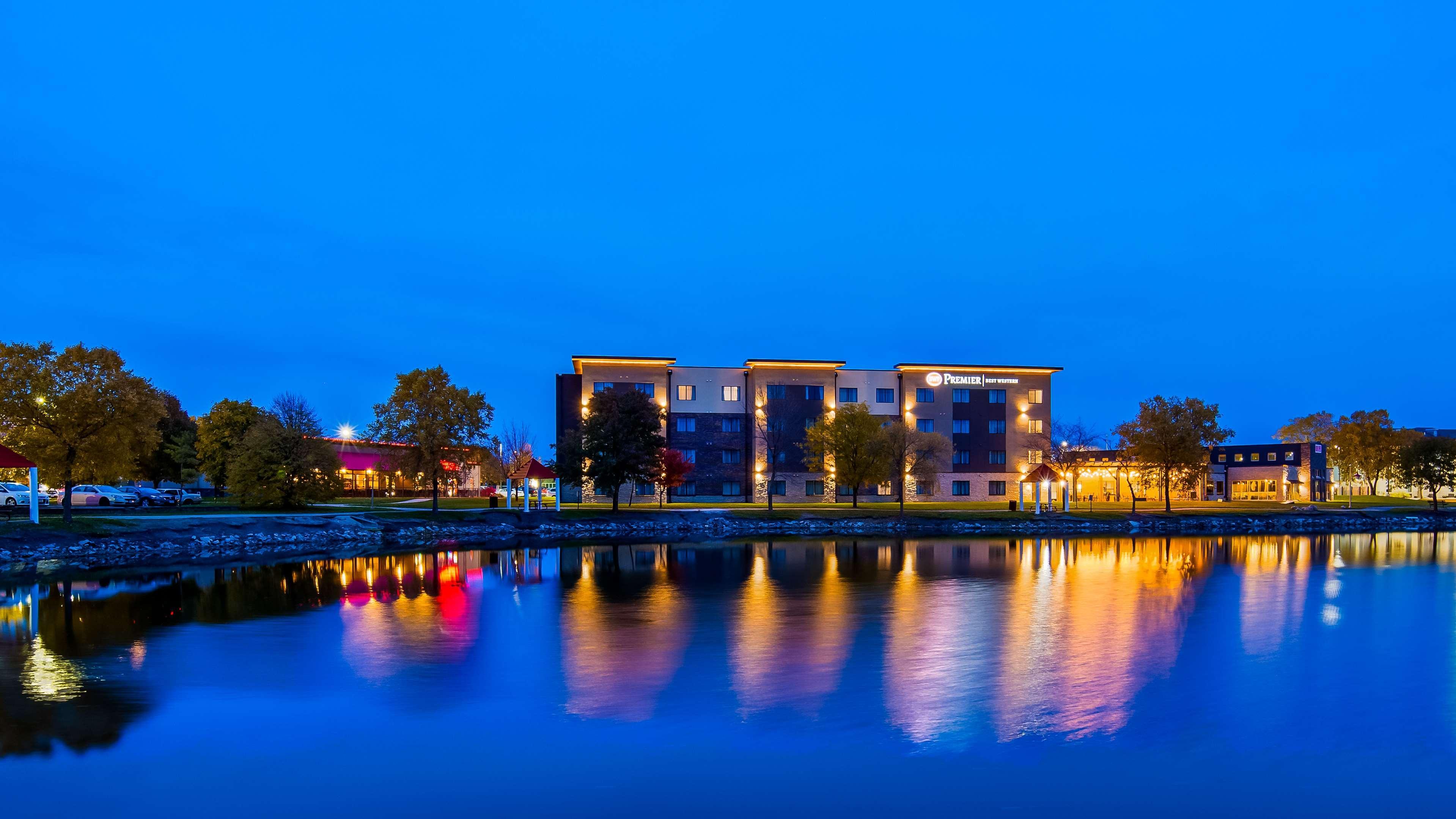 Best Western Plus Okotoks Inn & Suites Exterior photo